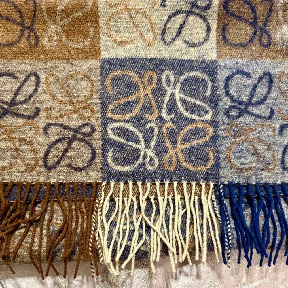Authentic Loewe Scarf - Picture 3 of 8
